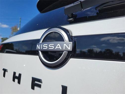 2025 Nissan Pathfinder SV FWD