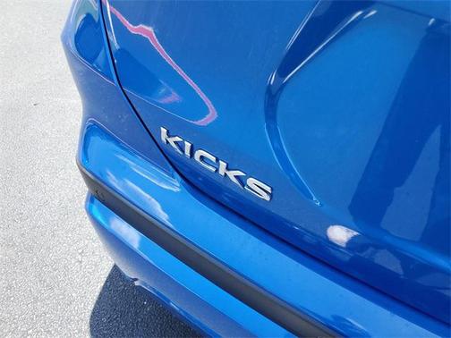 2025 Nissan Kicks S