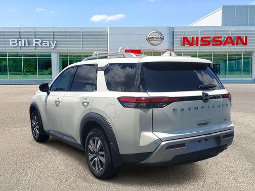 Pearl White Tricoat 2023 Nissan Pathfinder SL FWD