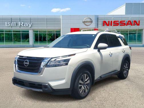 Pearl White Tricoat 2023 Nissan Pathfinder SL FWD