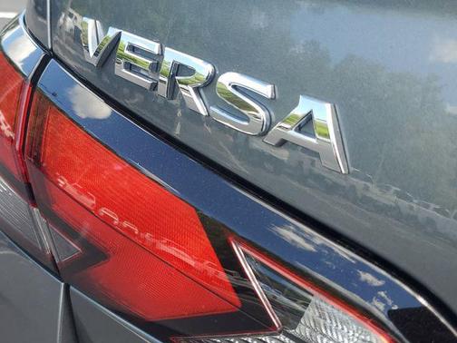 Gun Metallic 2025 Nissan Versa 1.6 S