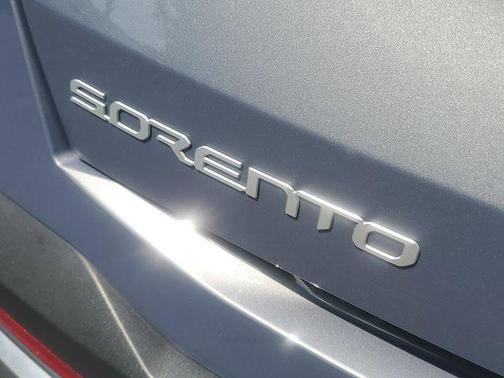 Everlasting Silver 2024 Kia Sorento S