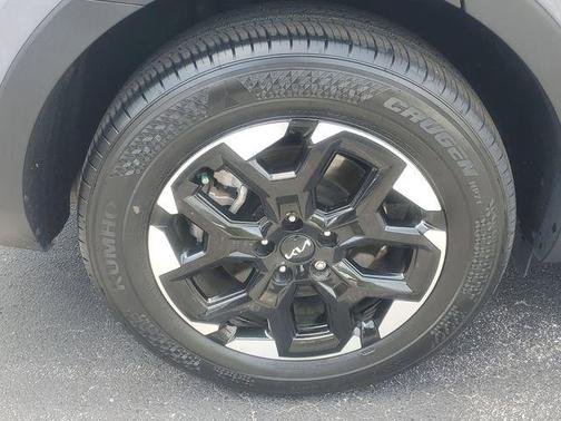 Everlasting Silver 2024 Kia Sorento S