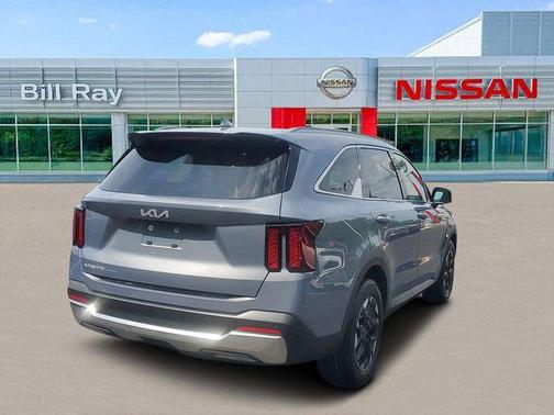 Everlasting Silver 2024 Kia Sorento S