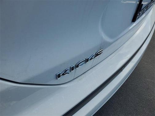 2025 Nissan Kicks S