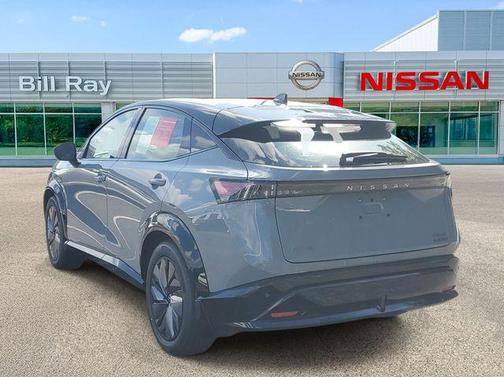 Boulder Gray Pearl/Black Diamond Pearl 2024 Nissan ARIYA EVOLVE+