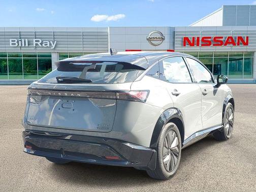 Boulder Gray Pearl/Black Diamond Pearl 2024 Nissan ARIYA EVOLVE+