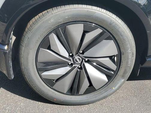 Boulder Gray Pearl/Black Diamond Pearl 2024 Nissan ARIYA EVOLVE+