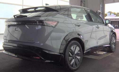 Boulder Gray Pearl/Black Diamond Pearl 2024 Nissan ARIYA EVOLVE+