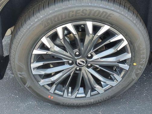 Boulder Gray Pearl/Super Black 2026 Nissan Rogue Platinum