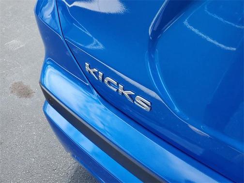 2025 Nissan Kicks S
