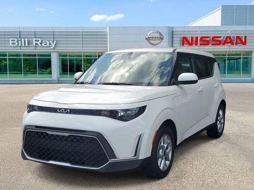 Snow White Pearl 2025 Kia Soul LX