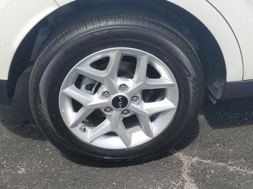 Snow White Pearl 2025 Kia Soul LX