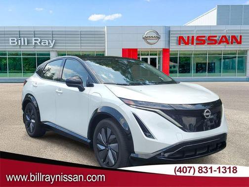 Everest White Pearl Tricoat/Black Diamond Pearl 2024 Nissan ARIYA EVOLVE+