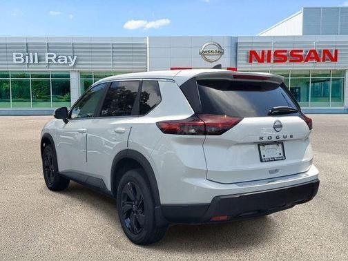 Everest White Pearl Tricoat 2026 Nissan Rogue SV