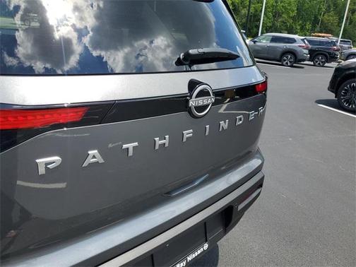 2025 Nissan Pathfinder SV FWD