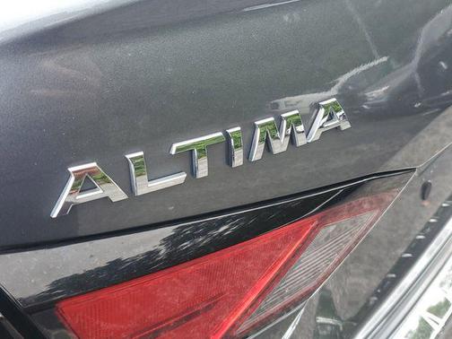 Gun Metallic 2021 Nissan Altima SR FWD