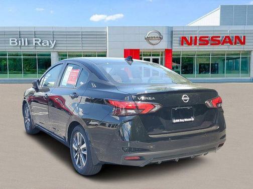 Super Black 2025 Nissan Versa 1.6 SV