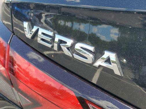 Super Black 2025 Nissan Versa 1.6 SV