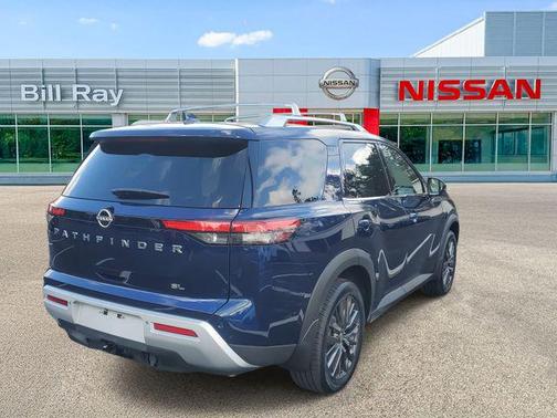 2022 Nissan Pathfinder SL 2WD