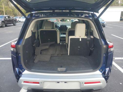 2022 Nissan Pathfinder SL 2WD