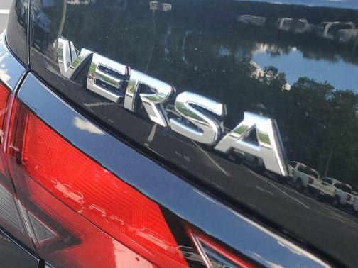 Super Black 2025 Nissan Versa 1.6 S