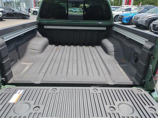 2024 Nissan Frontier SL
