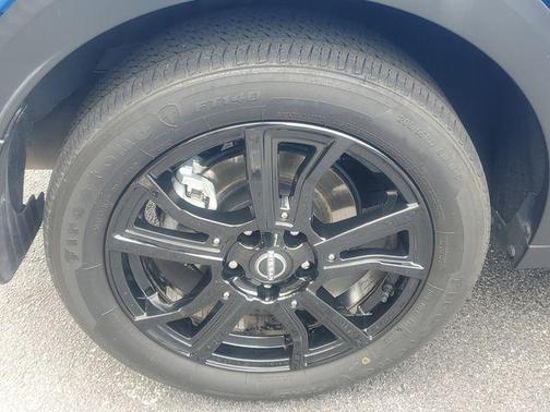 Electric Blue Metallic/Super Black 2023 Nissan Kicks SR