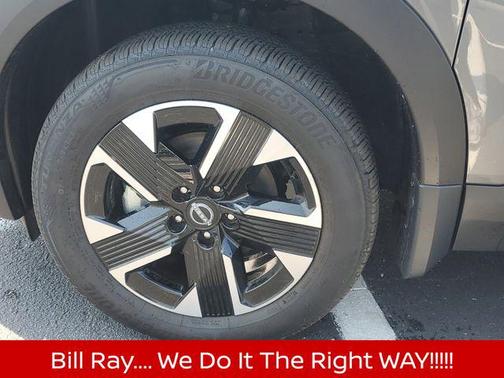 Gun Metallic/Scarlet Ember Tintcoat 2025 Nissan Kicks SR