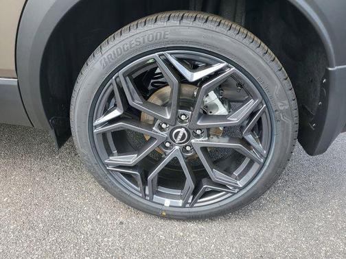 Canyon Bronze Metallic 2026 Nissan Kicks SR