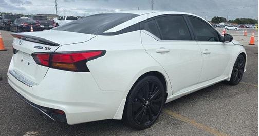 2022 Nissan Altima SR FWD