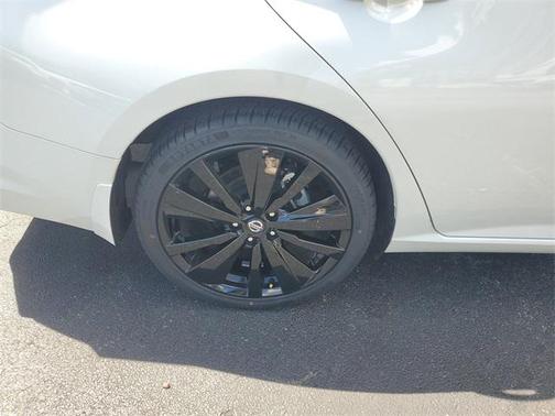 2022 Nissan Altima SR FWD