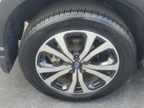 Crystal White Pearl 2021 Subaru Forester Limited