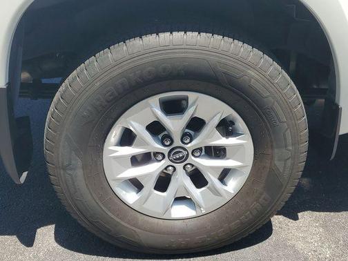 Glacier White 2024 Nissan Frontier SV