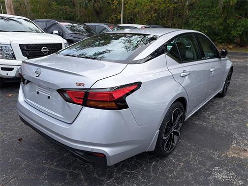 2024 Nissan Altima SR FWD