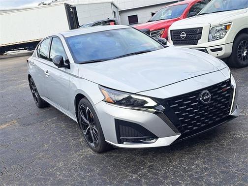 2024 Nissan Altima SR FWD