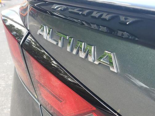 Gun Metallic 2021 Nissan Altima SR FWD