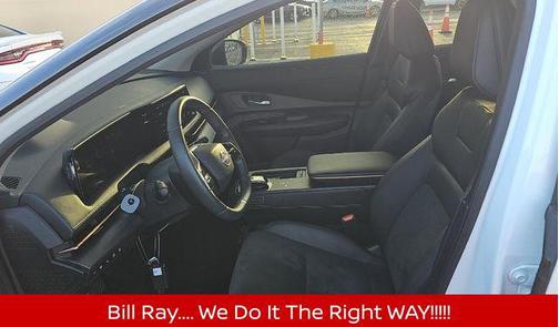 Everest White Pearl Tricoat/Black Diamond Pearl 2024 Nissan ARIYA ENGAGE