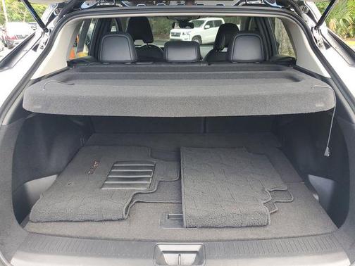 Everest White Pearl Tricoat/Black Diamond Pearl 2024 Nissan ARIYA ENGAGE