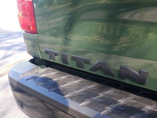 2024 Nissan Titan SV