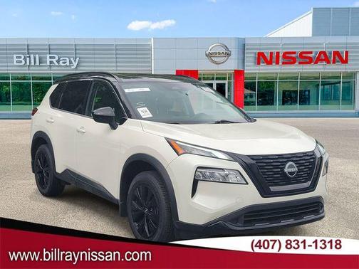Pearl White Tricoat/Super Black 2023 Nissan Rogue SV