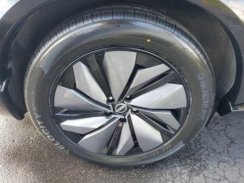 Boulder Gray Pearl/Black Diamond Pearl 2023 Nissan ARIYA PLATINUM+