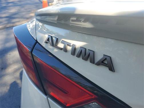 2025 Nissan Altima SR FWD