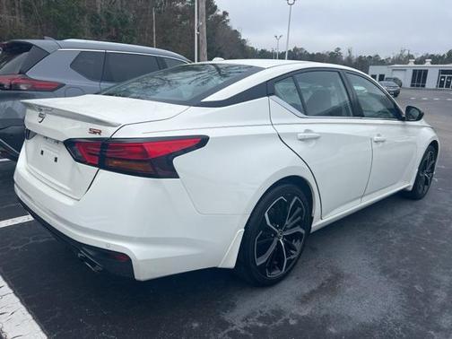 2025 Nissan Altima SR FWD