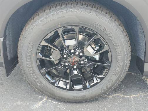 Aspen White Tricoat/Super Black 2026 Nissan Armada PRO-4X