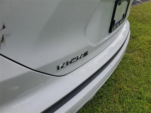 2025 Nissan Kicks S