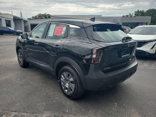 Super Black 2025 Nissan Kicks S