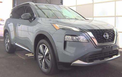 Pearl White Tricoat/Super Black 2023 Nissan Rogue Platinum
