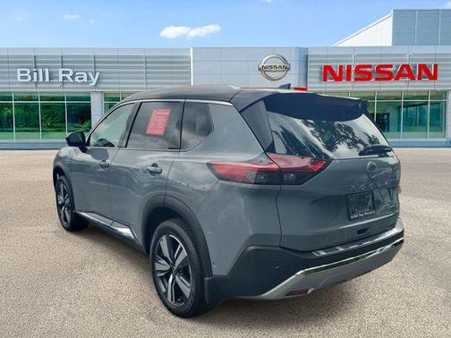 Pearl White Tricoat/Super Black 2023 Nissan Rogue Platinum