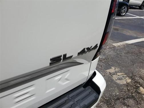 2024 Nissan Frontier SL